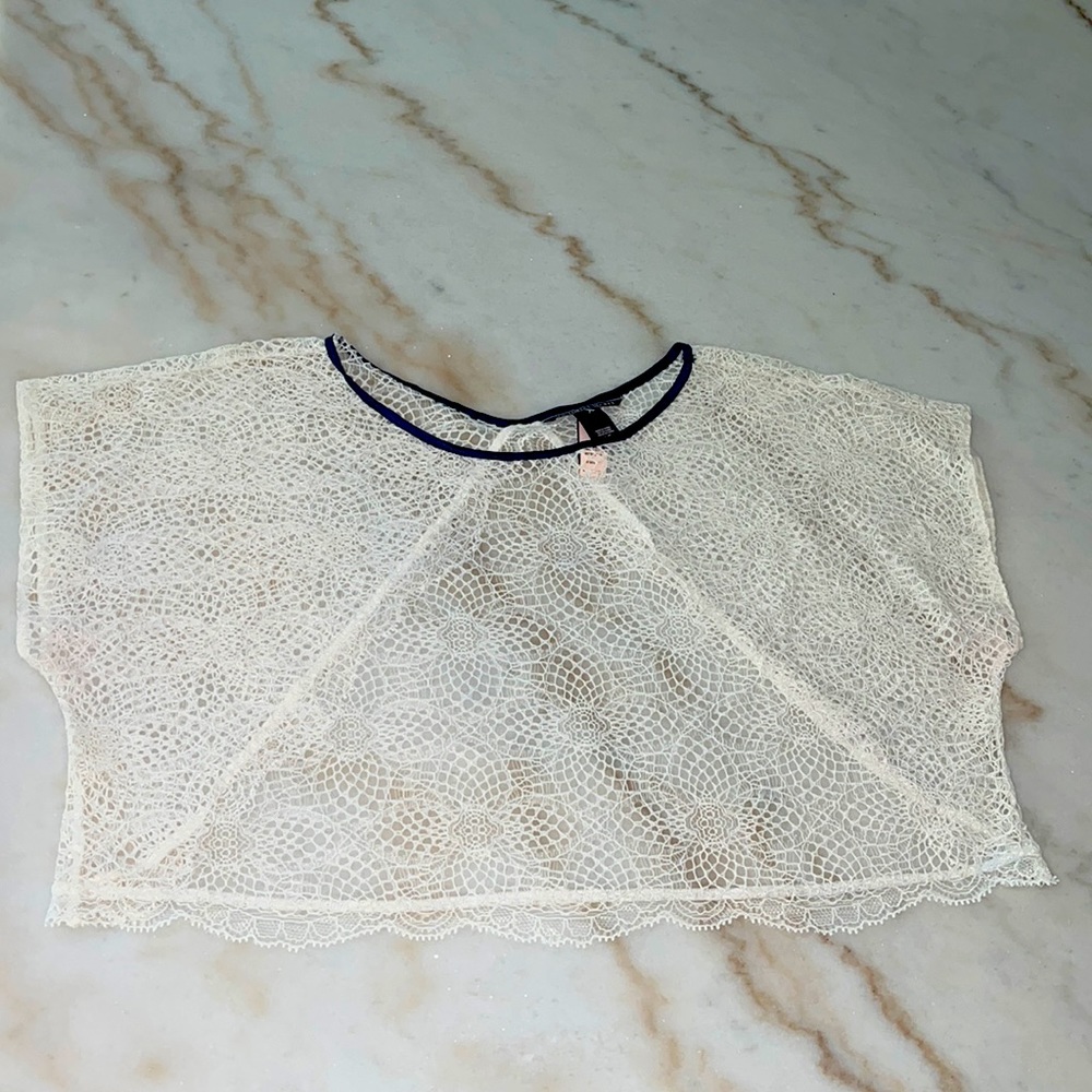 Victoria Secret Crop Top Lace open back Size Large Pull over